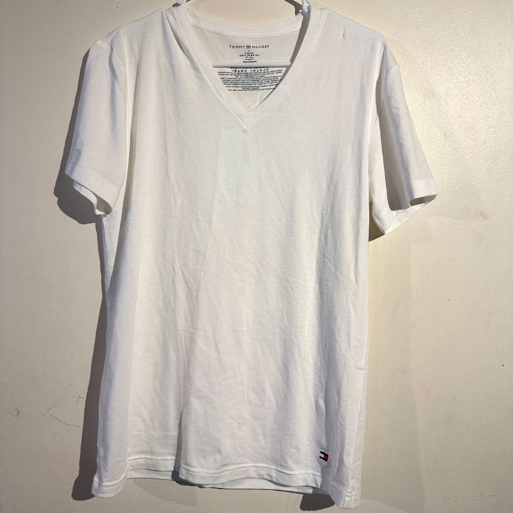 Tommy Hilfiger Women's white V-neck short sleeves shirt medium